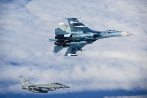 Anh điều chiến đấu cơ chặn máy bay Nga