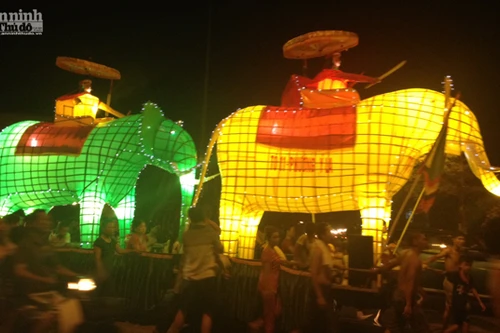 Rực rỡ sắc màu lễ hội Trung thu đường phố Tuyên Quang 2014