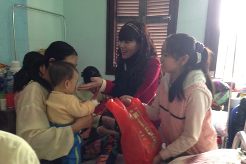 Chia sẻ với bệnh nhi nghèo, nhân lên niềm vui sống