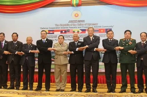 Các Bộ trưởng Quốc phòng ASEAN: Căng thẳng ở biển Đông phải được giải quyết bằng biện pháp hòa bình