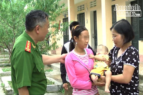 Vì nợ nần, cha nhẫn tâm bán con đẻ sang Trung Quốc