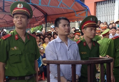 Mù quáng giết hại dã man người yêu ngay trên phố