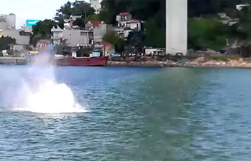 Rợn người xem nam thanh niên tự tử ở cầu Bãi Cháy