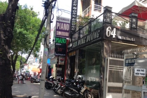 Giang hồ chém gục đối thủ ngay tại nhà hàng trung tâm quận 1