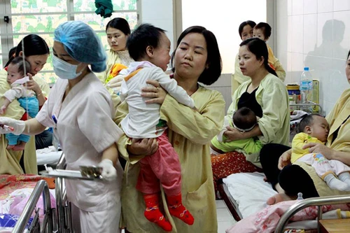 BV Nhi Trung ương quá tải trầm trọng do biến chứng của bệnh sởi