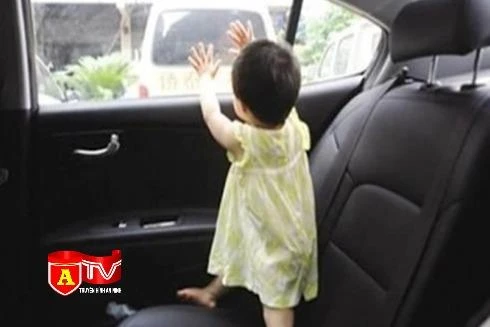 Cảnh báo tình trạng trẻ nhỏ bị bỏ quên trên xe ô tô