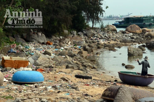 Bãi rác thải sinh hoạt tự phát gây ô nhiễm môi trường biển