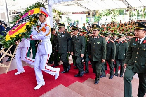 Đoàn đại biểu Công an thành phố Hà Nội viếng Tổng Bí thư Nguyễn Phú Trọng