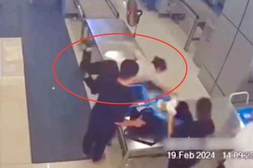 Nữ nhân viên an ninh sân bay ra tay cứu người ‘nhanh hơn điện’