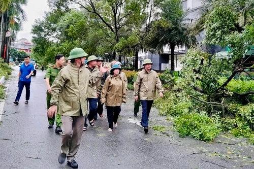 Bí thư Thành ủy Hà Nội kiểm tra tại Bắc Từ Liêm, Thanh Oai: Nhanh chóng an dân, ổn định lại sau bão