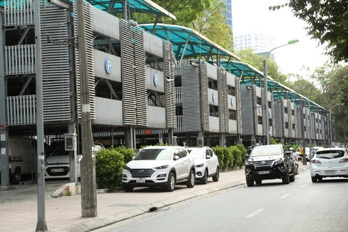 Hà Nội mới đầu tư được 72/1.620 bãi đỗ xe, thiếu trầm trọng