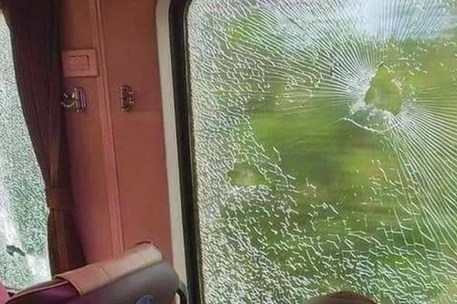 Xảy ra 75 vụ ném đá lên tàu, có lái tàu bị ném đá vỡ đầu