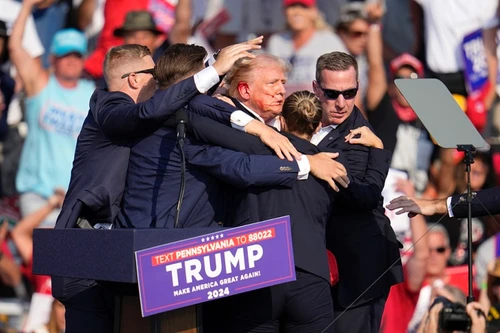 Nổ súng tại sự kiện vận động tranh cử của ông Donald Trump