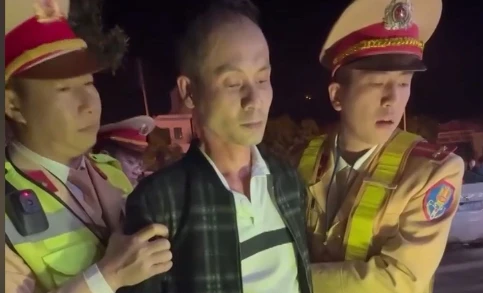 Lái xe trốn đo nồng độ cồn, " tông" trọng thương CSGT, dương tính với ma túy