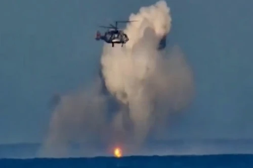 Trực thăng Nga truy đuổi xuồng tự sát không người lái của Ukraine ở Biển Đen