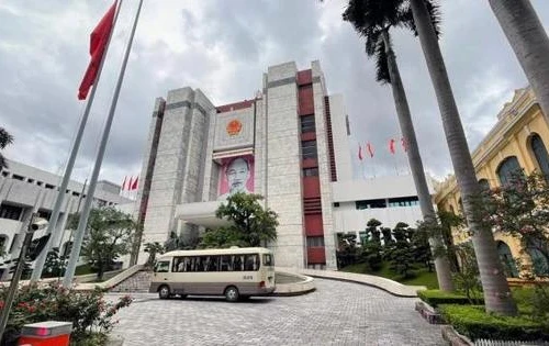 Chủ tịch Hà Nội tặng bằng khen 9 cá nhân thuộc Công an Thành phố