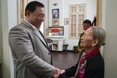 Giám đốc Công an TP Hà Nội thăm, chúc Tết gia đình đồng chí Phạm Tâm Long