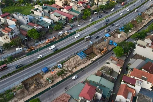 Đường 3.200 tỷ đồng “giải cứu” nút giao Pháp Vân: Công trường vắng lặng, máy móc nằm im