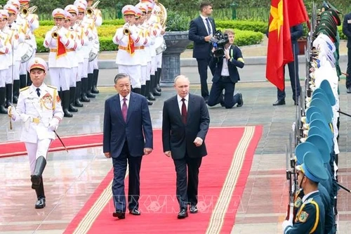 Lễ đón chính thức Tổng thống Liên bang Nga Vladimir Putin thăm cấp Nhà nước tới Việt Nam