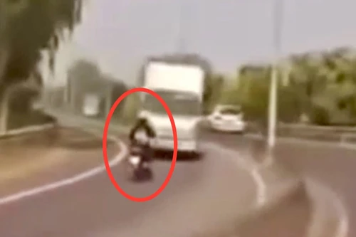 Đi ngược chiều, nam thanh niên điều khiển xe máy 'trả giá đắt'