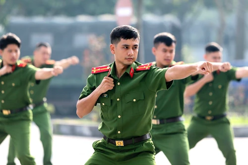 Hình ảnh ấn tượng của Cảnh sát Bảo vệ trình diễn võ thuật, tập huấn điều lệnh 