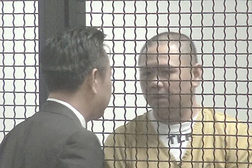 Minh Béo gầy rộc, xin đổi luật sư và hoãn phiên điều đình