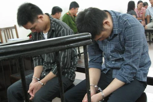 Bị từ chối rượu, gọi em họ đến đánh người chết ngay tại tiệc tân gia