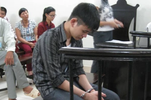 Giành nhau bài hát, nhân viên quán karaoke đâm chết đồng nghiệp