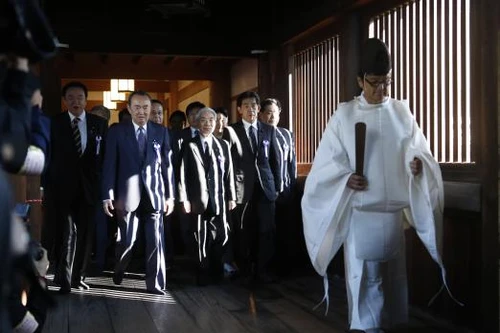 Thủ tướng Nhật gửi lễ vật tới đền Yasukuni, “chọc giận” Trung - Hàn