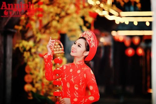 Ngắm vẻ đẹp hút hồn của thôn nữ trong MV "Vợ người ta"