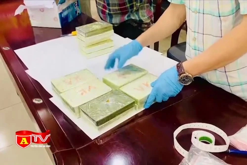 Hành trình phá đường dây vận chuyển 16 bánh heroin