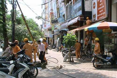 Điện lực Đống Đa: Giảm thời gian mất điện do sự cố