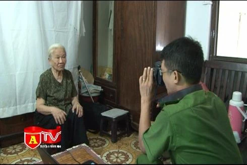 Công an quận Hai Bà Trưng cấp CCCD cho thân nhân thương binh, liệt sỹ 