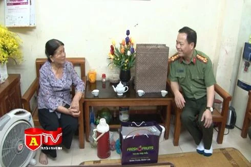 CATP Hà Nội tri ân các gia đình thương binh, liệt sỹ