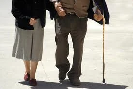 Bị cấm không cho lấy vợ, bố già tìm gái làng chơi dằn mặt con