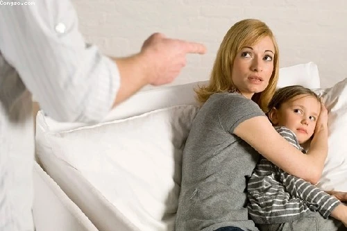 Chồng mới hắt hủi con riêng, tôi phải làm sao?