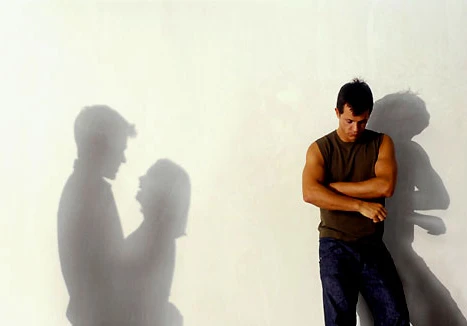 Chồng cắn răng để vợ ra ngoài tìm trai "bóc bánh trả tiền"