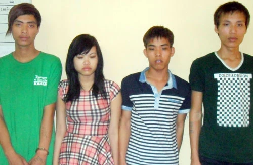 Sập bẫy lưu manh, bị đánh tơi tả, cướp sạch tiền vì cứu gái "kẹt nét"