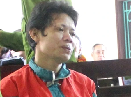 Chồng ngăn vợ đi lao động nước ngoài bằng những… nhát dao