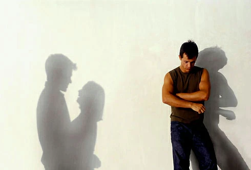 Bi kịch chồng "bất lực" nên ám ảnh vợ ngoại tình