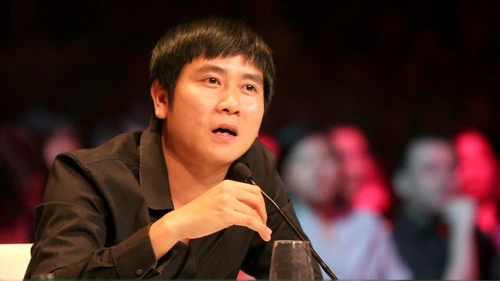 Nhạc sỹ Hồ Hoài Anh: Hôn vợ trước khi ra khỏi nhà là yêu thực sự