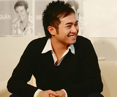 Ca sỹ Minh Quân "trần trụi": Hát nhạc xưa để kiếm tiền!