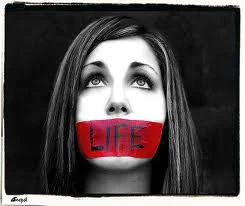 Một ngày không nói, người như... thùng thuốc nổ