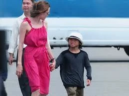 Chuyện ít biết về Angelina Jolie - "ngôi sao" người mẹ