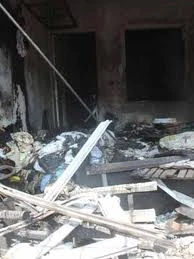 Bạo hành ngược: Con dâu đánh mẹ chồng, đốt nhà cho bõ tức