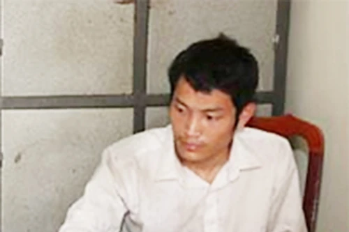 Y sĩ giết người yêu mò đến hiện trường thắp hương xin tha thứ