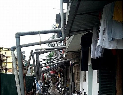 Nhà E4, khu TT Đại Học Y Hà Nội: Người dân chỉ mong nhà... sập!