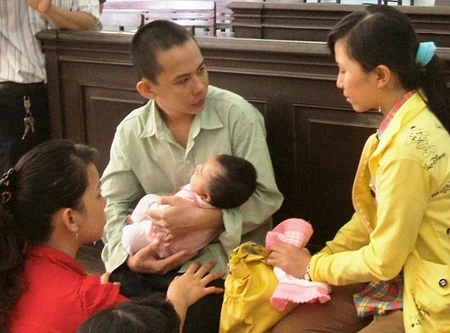 Đòi hôn vợ bạn, bị chém suýt chết