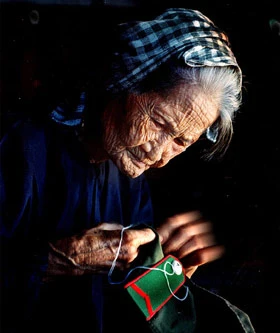 Đắng lòng người mẹ già bị con trai kiện đòi tiền phụng dưỡng