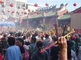 Tham - Sân - Si ở đền, chùa